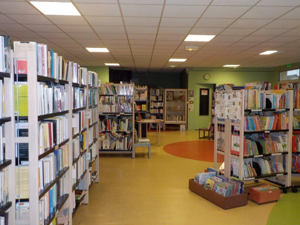 Intérieur de la médiathèque